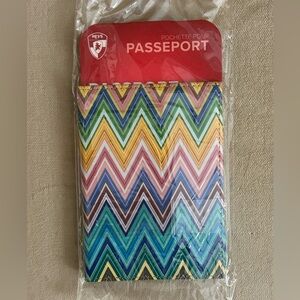 NWT Heys Multicolour Chevron Passport Holder
